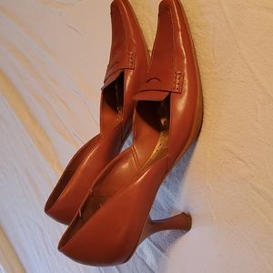 BCBG rust pumps